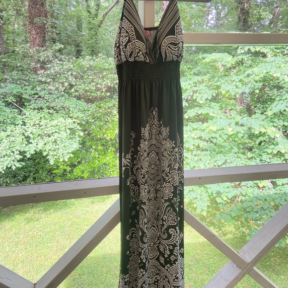 Hunter green sundress with white design - Picture 2 of 4